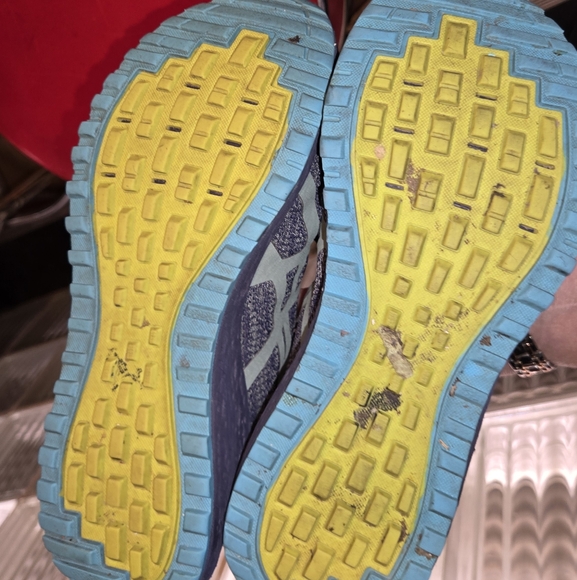 Asics navy blue athletic shoes in a misses size 7 GUC - Picture 7 of 8